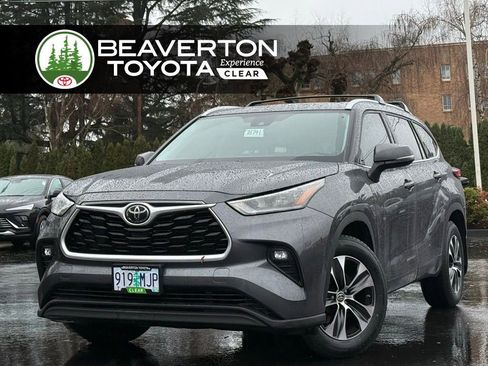 Used 2020 Toyota Highlander XLE image 1