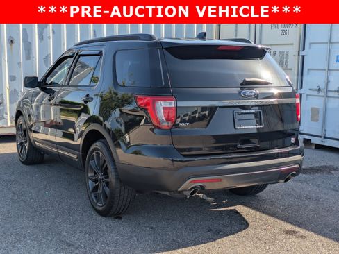 Used 2017 Ford Explorer XLT w/ Equipment Group 202A FWD image 7