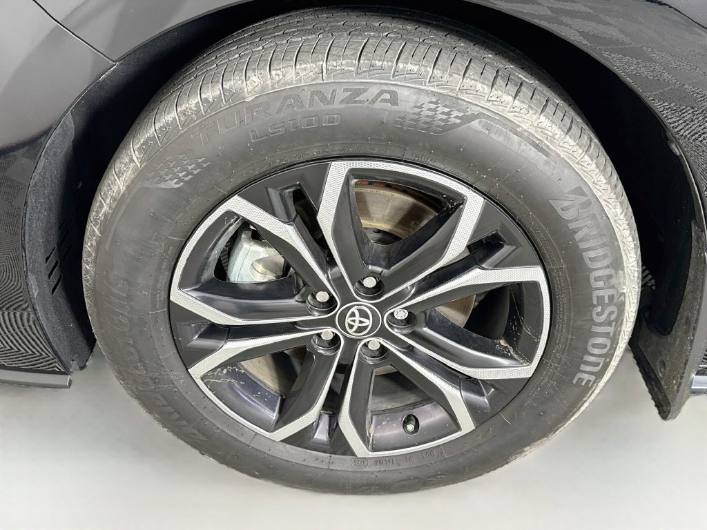 Used 2026 Toyota Sienna Platinum AWD/4WD image 33