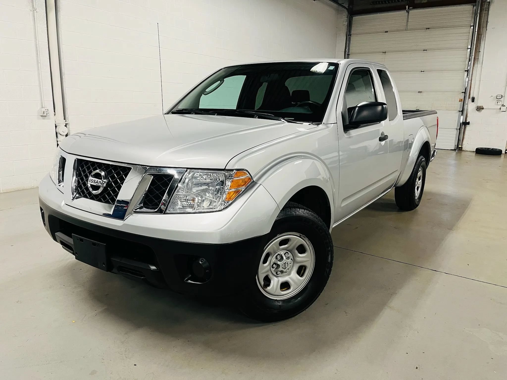 Used 2010 Nissan Frontier XE w/ XE Preferred Pkg RWD image 1