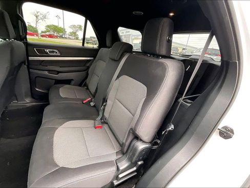 Used 2018 Ford Explorer XLT FWD image 24