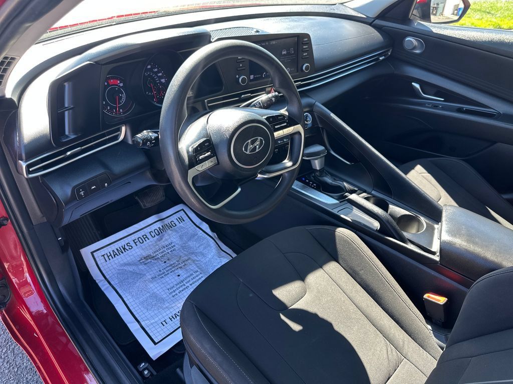 Used 2022 Hyundai Elantra SEL FWD image 13