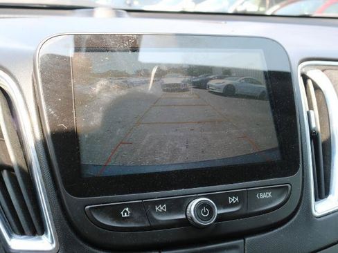 Used 2018 Chevrolet Malibu LT FWD image 11