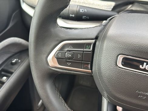 Used 2024 Jeep Compass Latitude AWD/4WD image 27