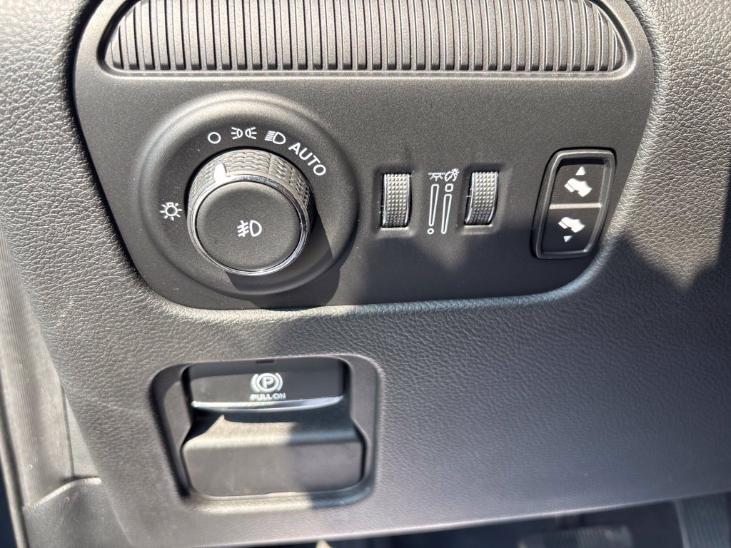 Used 2024 Jeep Wagoneer Series II w/ Convenience Group I AWD/4WD image 15