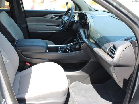 Used 2026 Chevrolet Traverse LT w/ Driver Confidence Package AWD/4WD image 24