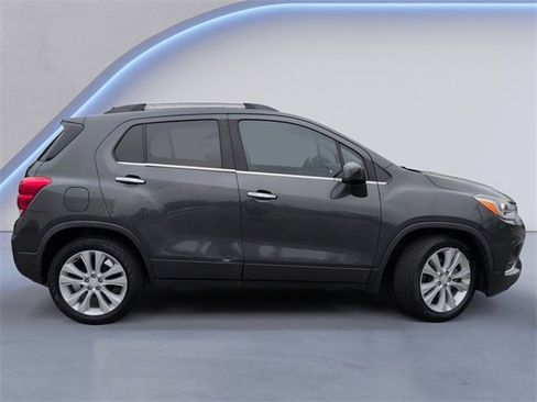 Used 2017 Chevrolet Trax Premier w/ Driver Confidence II Package image 3