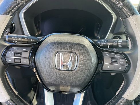 Used 2025 Honda Pilot EX-L image 6