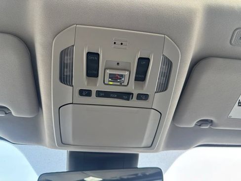 Used 2023 Toyota Highlander XLE AWD/4WD image 34