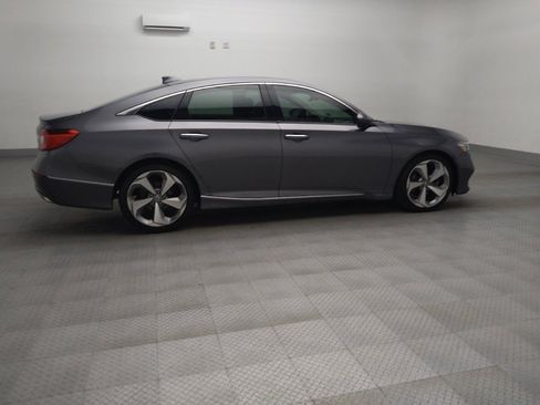 Used 2018 Honda Accord Touring image 10
