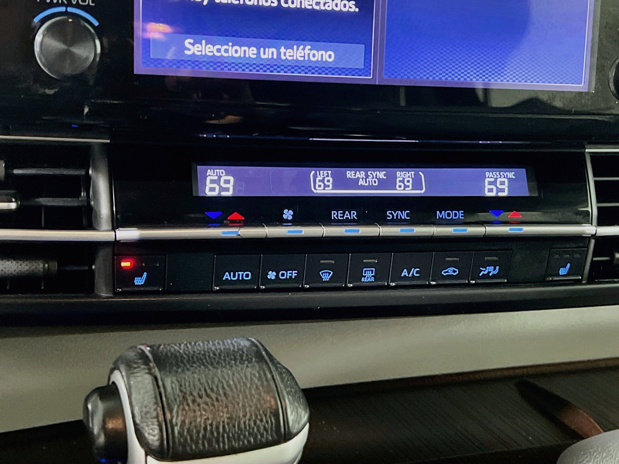Used 2022 Toyota Sienna XLE FWD image 26