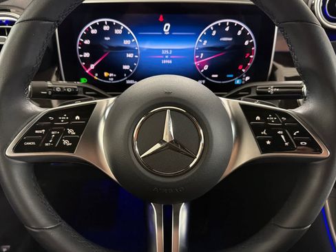 Used 2025 Mercedes-Benz GLC 300 image 24