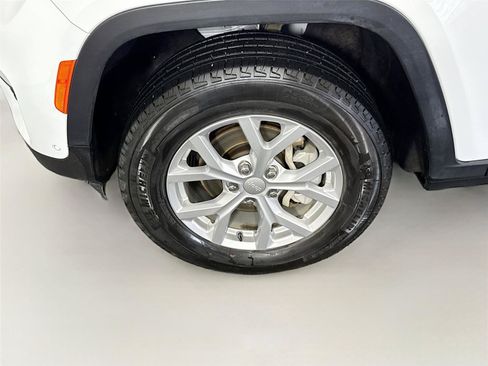 Used 2023 Jeep Grand Cherokee Limited w/ Luxury Tech Group II AWD/4WD image 25