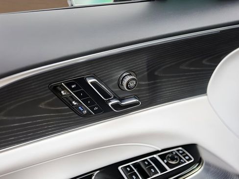 Used 2025 Cadillac Lyriq Luxury RWD image 8
