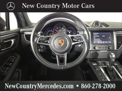 Used 2018 Porsche Macan image 18