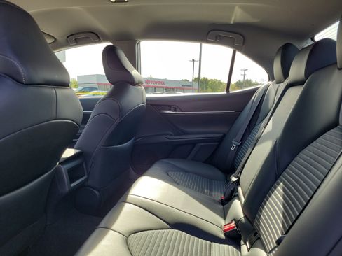 Used 2024 Toyota Camry SE image 11