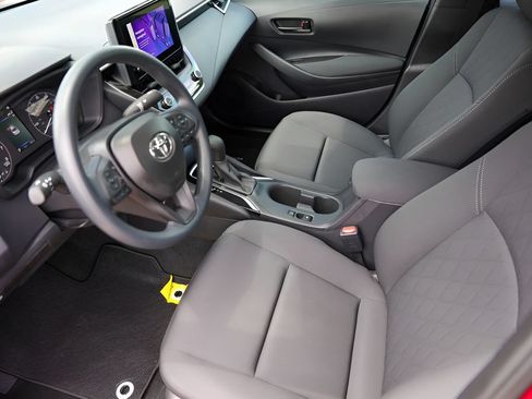 Used 2025 Toyota Corolla LE FWD image 9