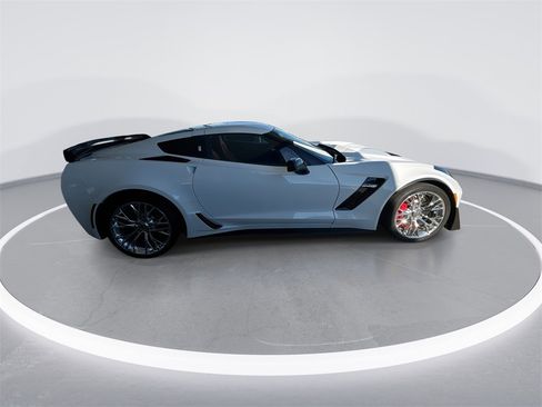 Used 2015 Chevrolet Corvette Z06 w/ 3LZ Preferred Equipment Group image 9