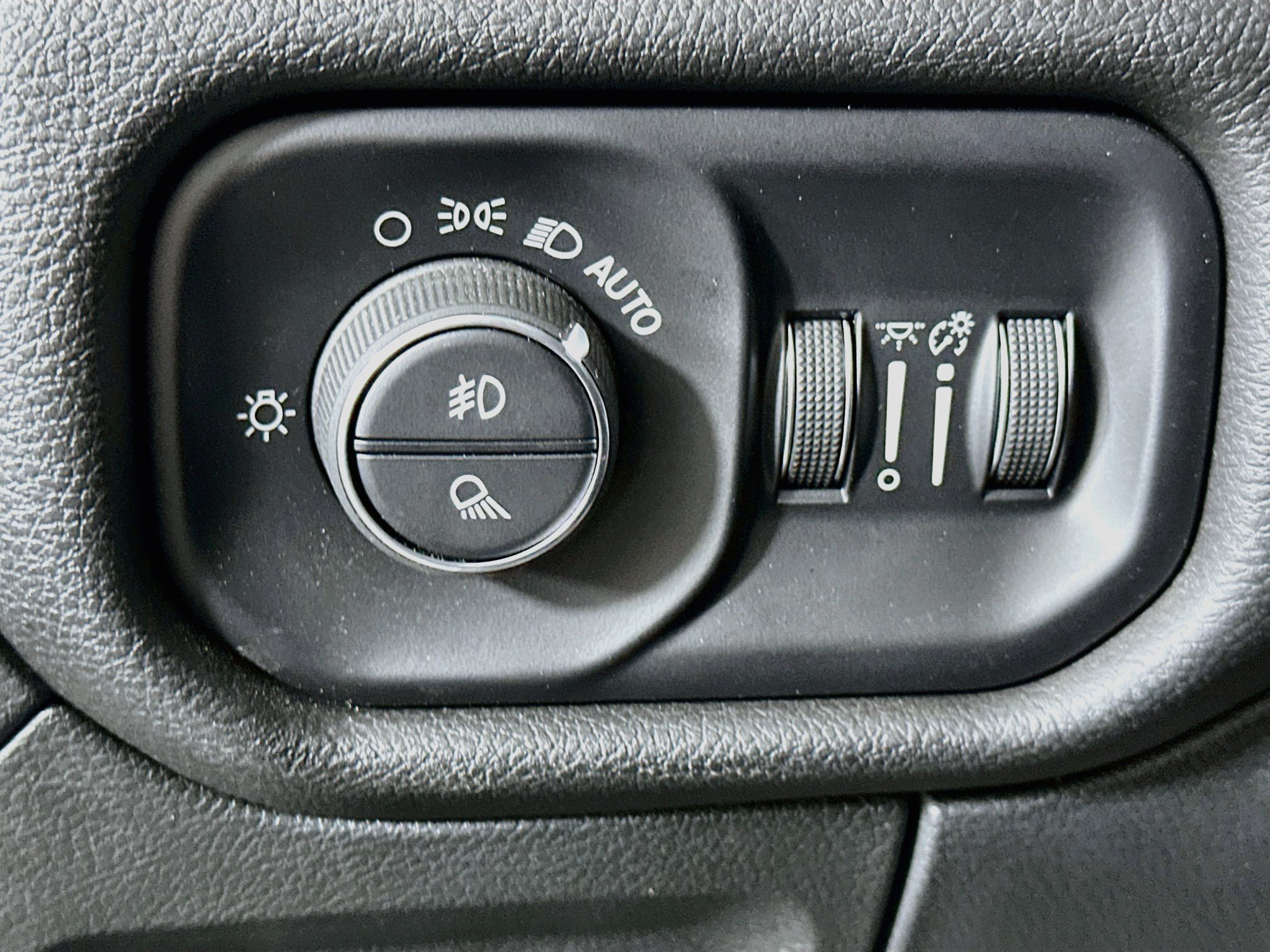 Used 2023 RAM 1500 Laramie AWD/4WD image 17