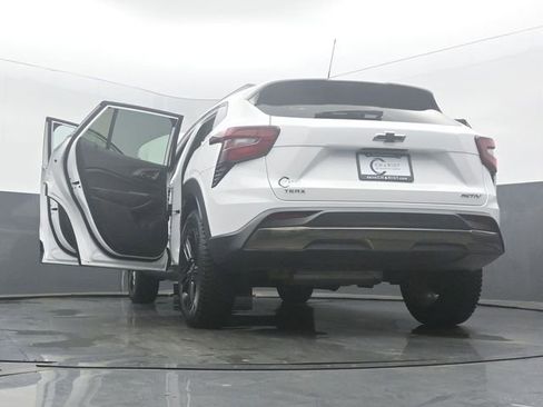 Used 2025 Chevrolet Trax ACTIV FWD image 58