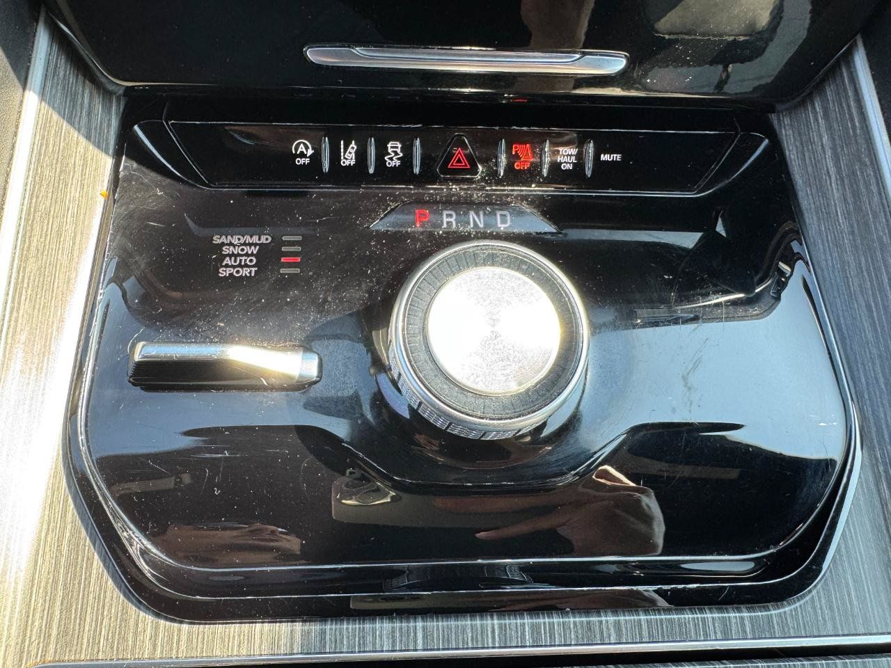 Used 2024 Jeep Wagoneer Series II AWD/4WD image 39