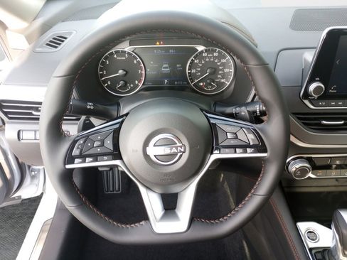 New 2025 Nissan Altima 2.5 SR image 10