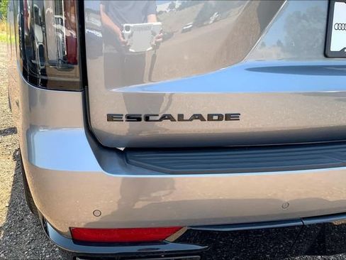 Used 2022 Cadillac Escalade Sport w/ Touring Package AWD/4WD image 8