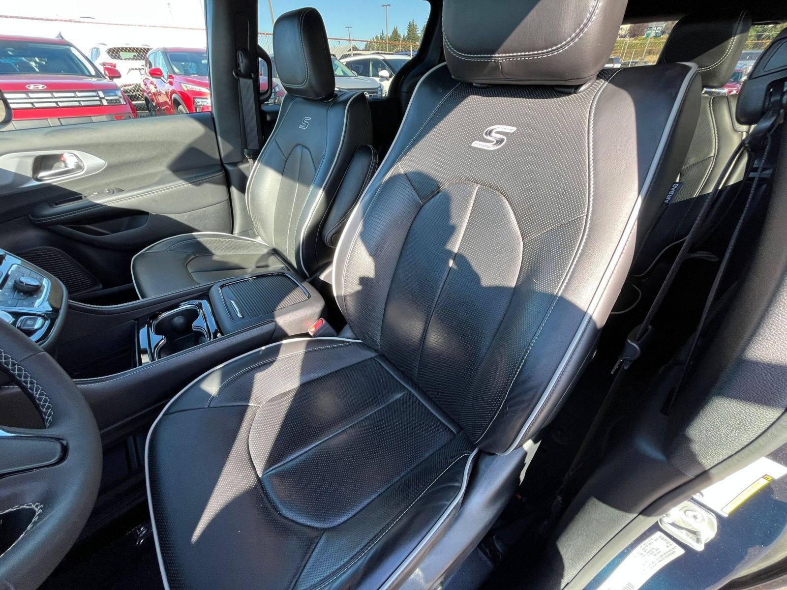 Used 2025 Chrysler Pacifica Limited FWD image 40