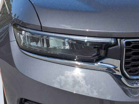 New 2026 Jeep Grand Cherokee Laredo image 9