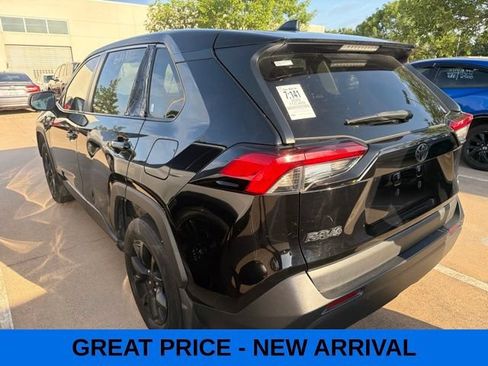 Used 2022 Toyota RAV4 LE FWD image 3