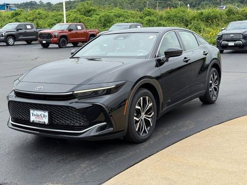 Used 2024 Toyota Crown image 8