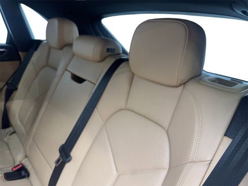 Used 2018 Porsche Macan image 33