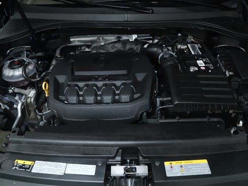 Used 2022 Volkswagen Tiguan SE w/ Panoramic Sunroof Package image 37