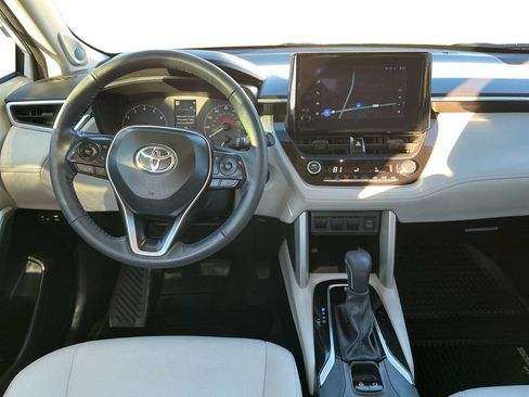 Used 2024 Toyota Corolla Cross LE w/ Moonroof Package image 17