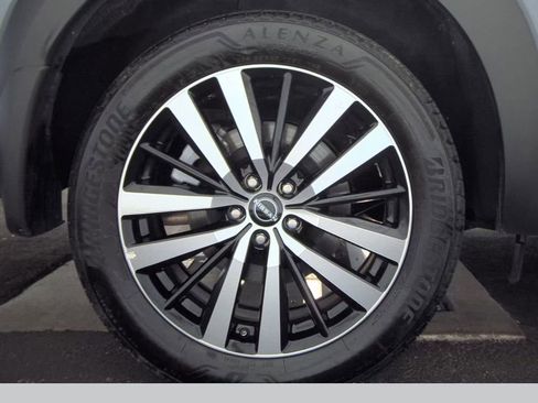 Used 2025 Nissan Pathfinder Platinum image 12