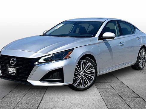 Used 2023 Nissan Altima 2.5 SL FWD image 1