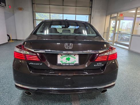 Used 2016 Honda Accord Touring image 8