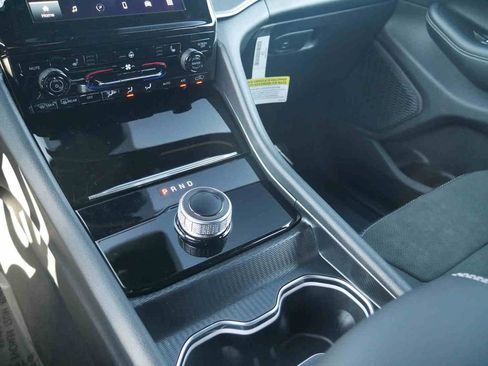 New 2025 Jeep Grand Cherokee Altitude image 31