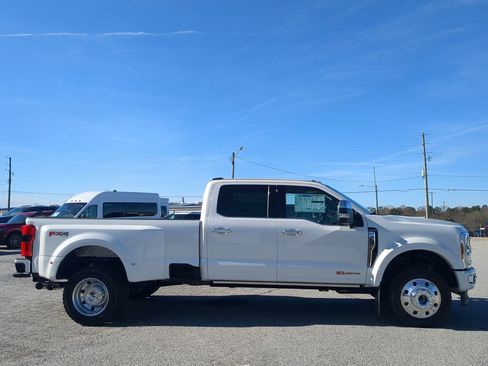 Used 2025 Ford F450 Platinum w/ Platinum Plus Package image 2