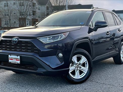 Used 2021 Toyota RAV4 XLE image 1
