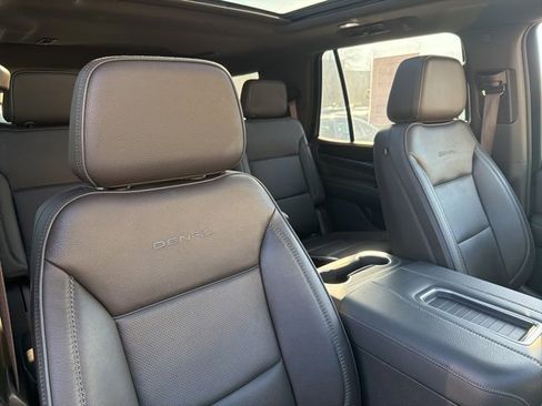 Used 2021 GMC Yukon Denali w/ Denali Premium Package image 39
