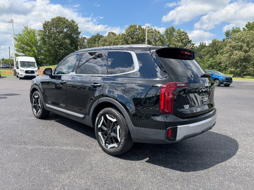 Used 2024 Kia Telluride S w/ S Sunroof Package FWD image 6