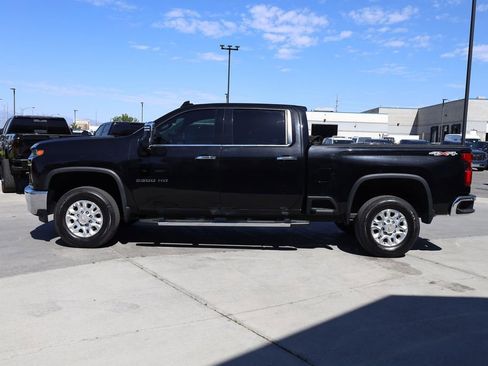 Used 2022 Chevrolet Silverado 2500 LTZ w/ LTZ Convenience Package AWD/4WD image 3