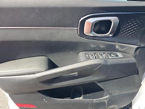 Used 2025 Kia Sorento S w/ Panoramic Sunroof Package image 17