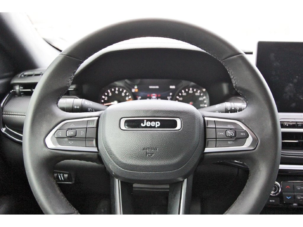 Used 2024 Jeep Compass Latitude w/ Altitude Special Edition AWD/4WD image 17