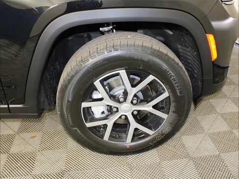 New 2025 Jeep Grand Cherokee Limited w/ Luxury Tech Group II image 42