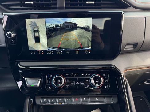 Used 2025 GMC Sierra 2500 AT4 image 9