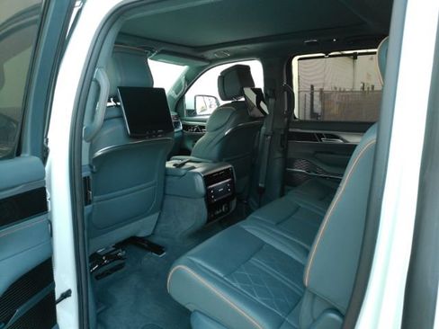 Used 2022 Jeep Grand Wagoneer Series III w/ Rear Seat Video Group 1 AWD/4WD image 8