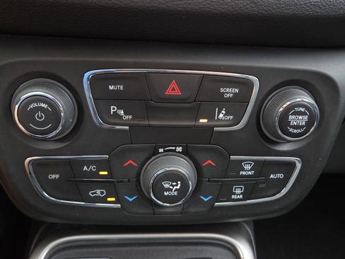 Used 2020 Jeep Compass Latitude FWD image 29