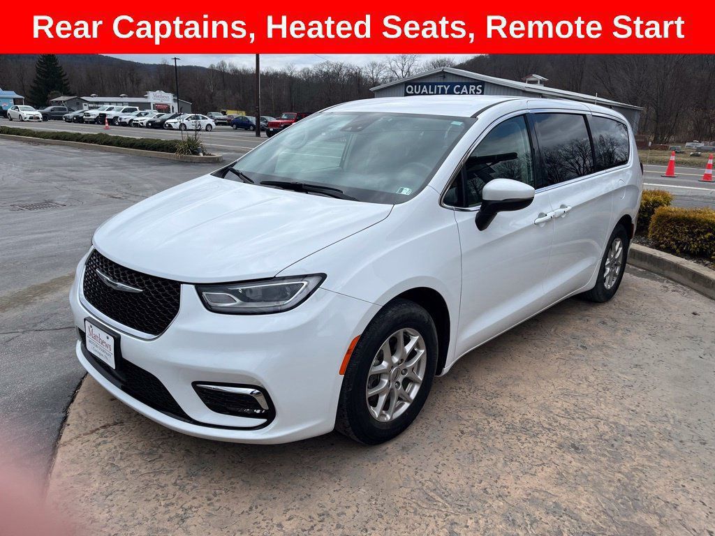 Used 2023 Chrysler Pacifica Touring-L FWD image 3